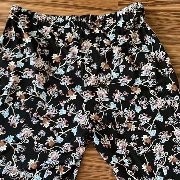 WHITE House Black Market Joggers Size Small - Picture 9 of 12